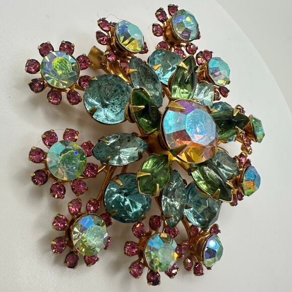Vintage gold tone pastel pink green blue aurora borealis AB rhinestones brooch - Picture 5 of 8